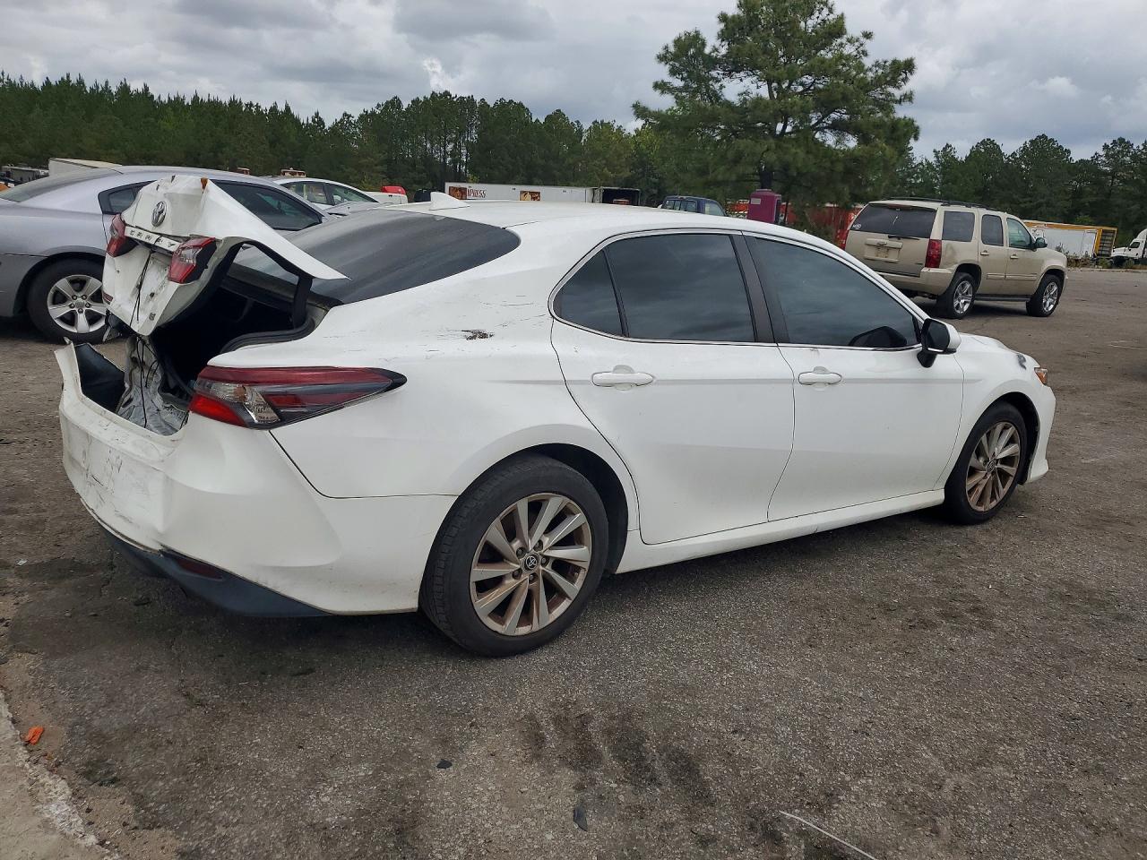 2023 TOYOTA CAMRY LE photo 5