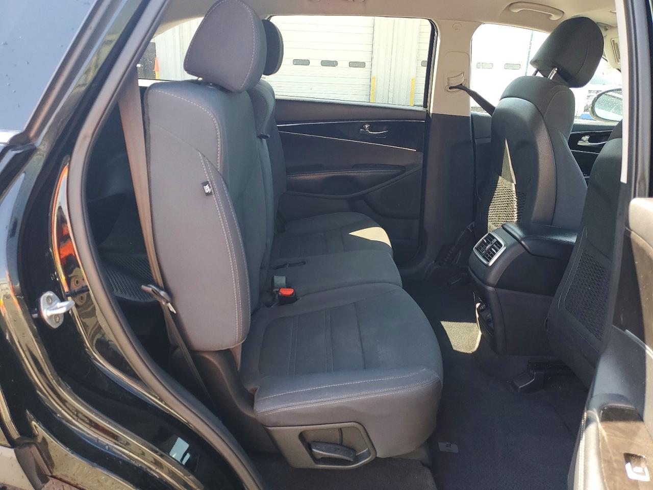 2017 KIA SORENTO LX photo 31
