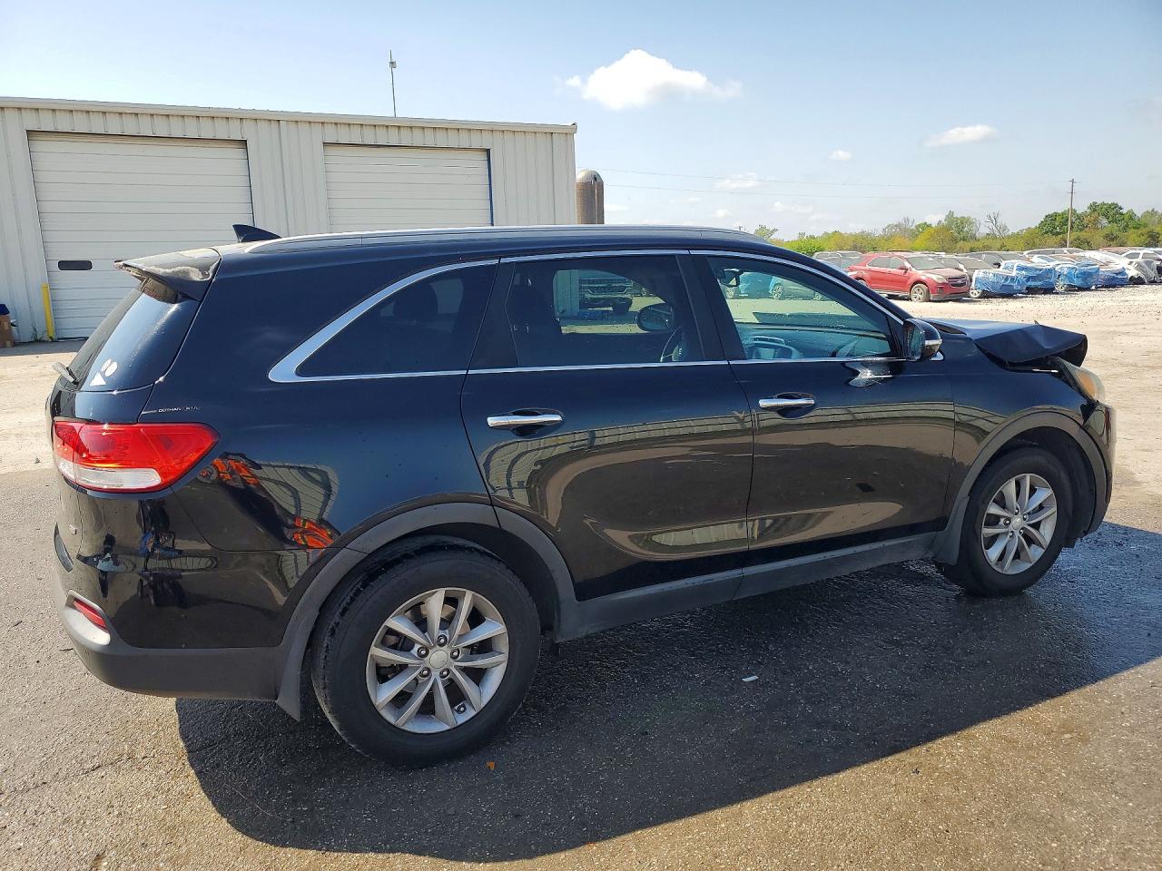 2017 KIA SORENTO LX photo 7