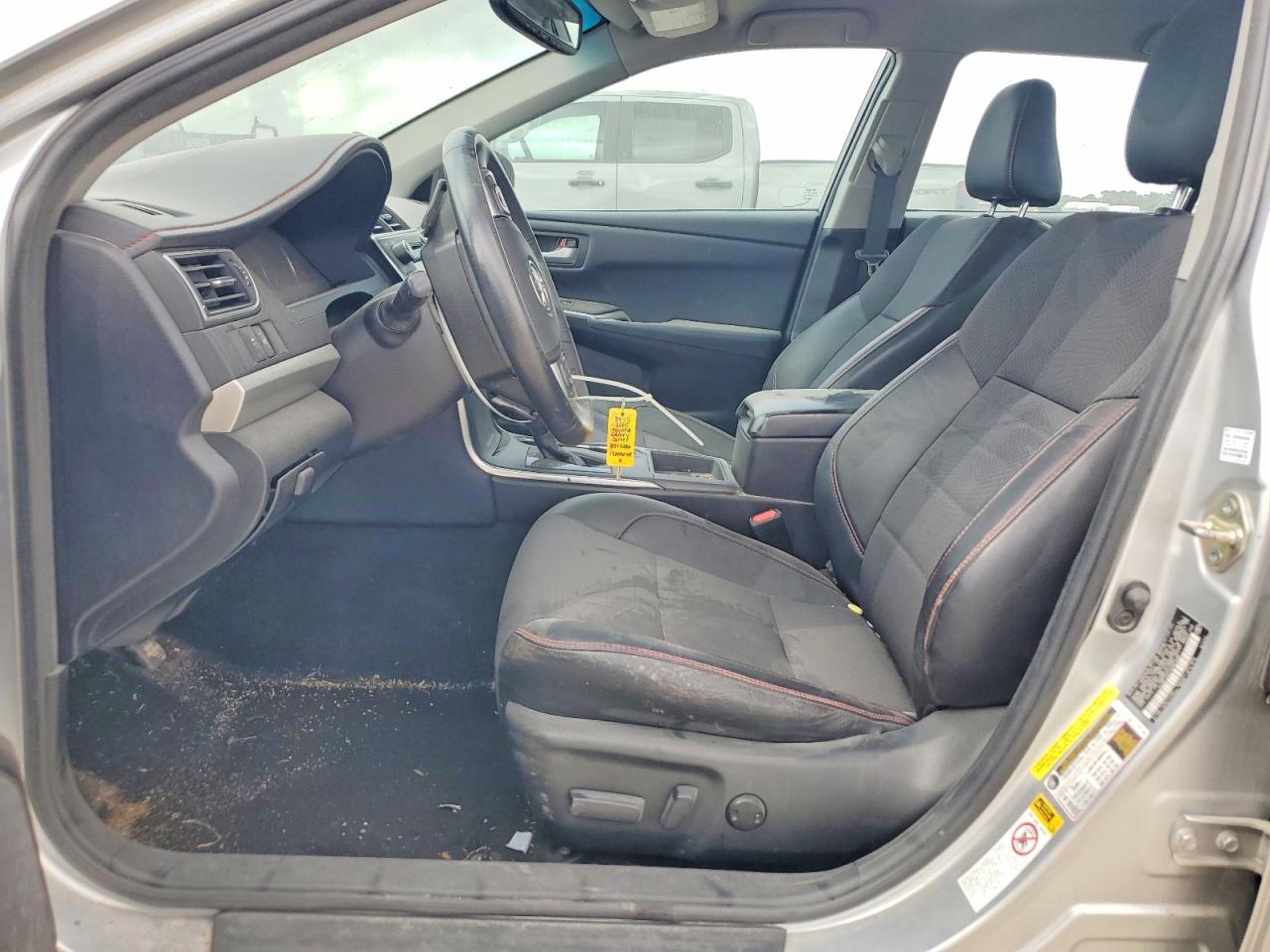 2016 TOYOTA CAMRY SE photo 13