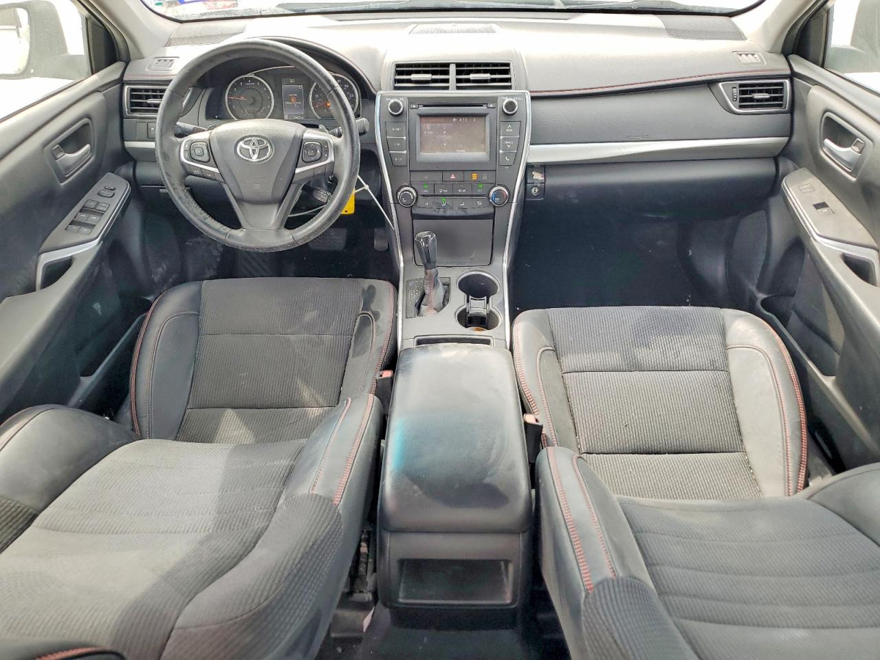 2016 TOYOTA CAMRY SE photo 15