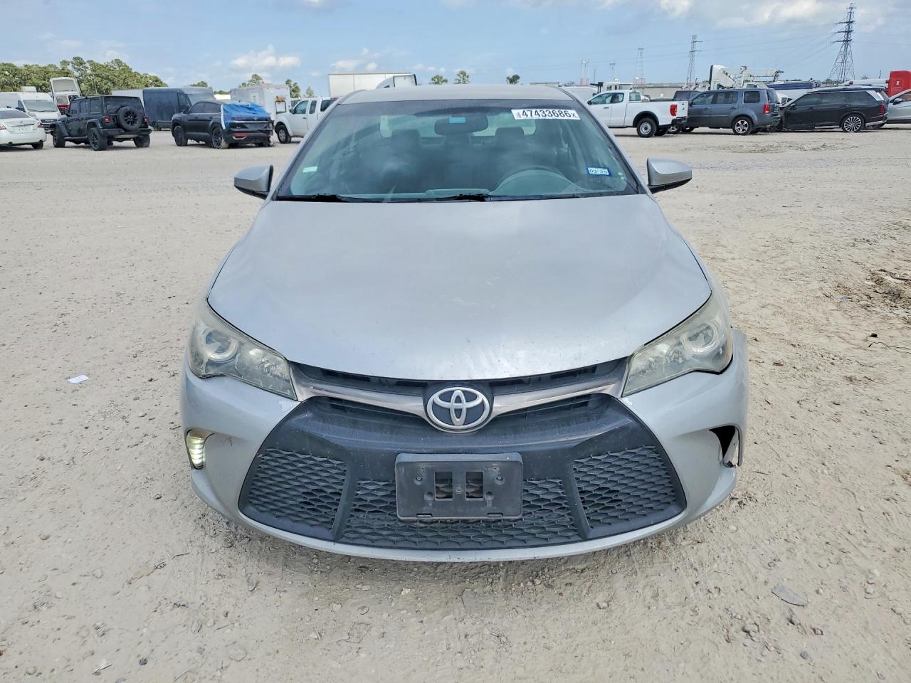 2016 TOYOTA CAMRY SE photo 9