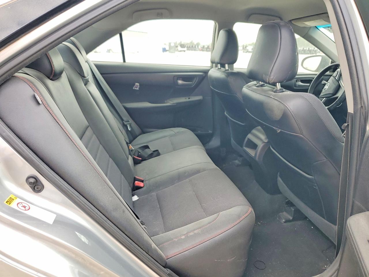 2016 TOYOTA CAMRY SE photo 19