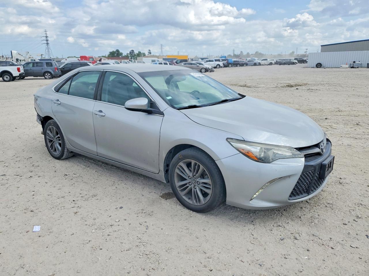 2016 TOYOTA CAMRY SE photo 7