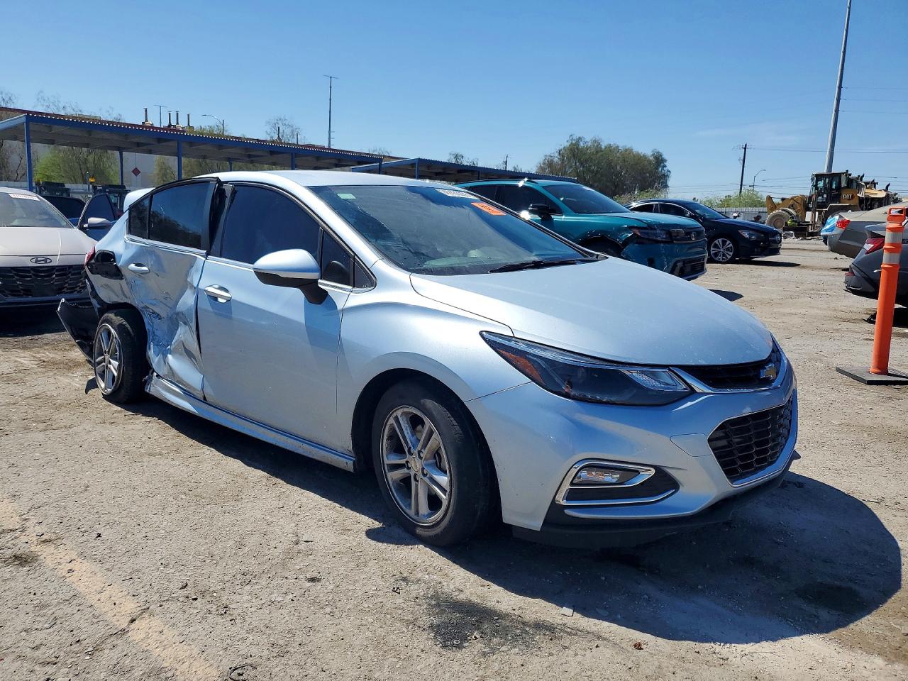 2017 CHEVROLET CRUZE LT photo 4