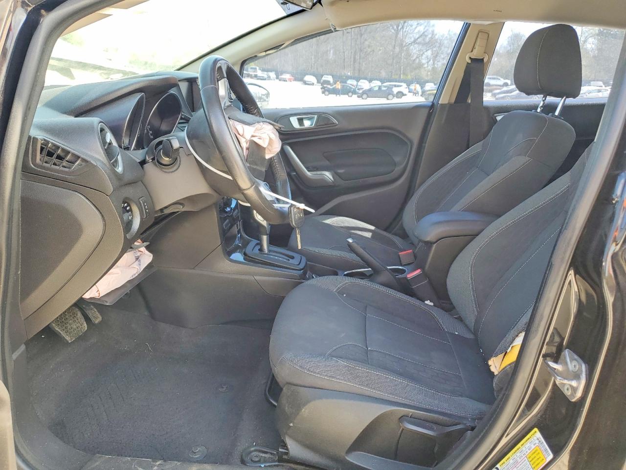 2015 FORD FIESTA SE photo 19
