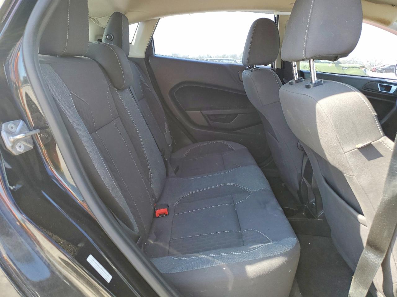 2015 FORD FIESTA SE photo 31