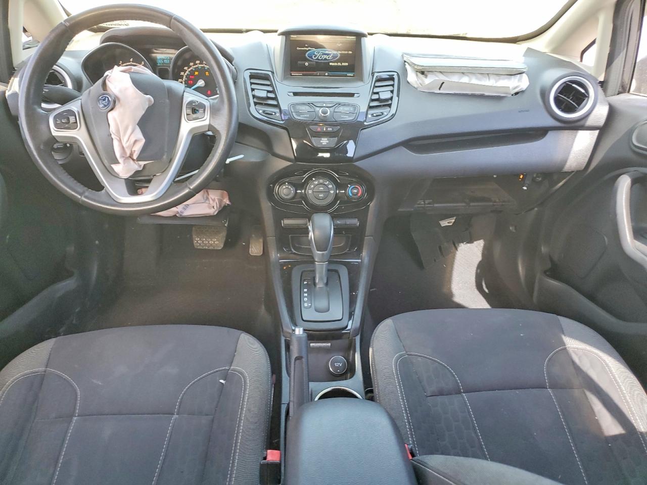 2015 FORD FIESTA SE photo 22