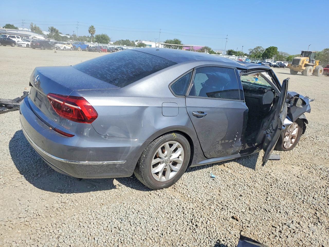 2018 VOLKSWAGEN PASSAT S photo 3