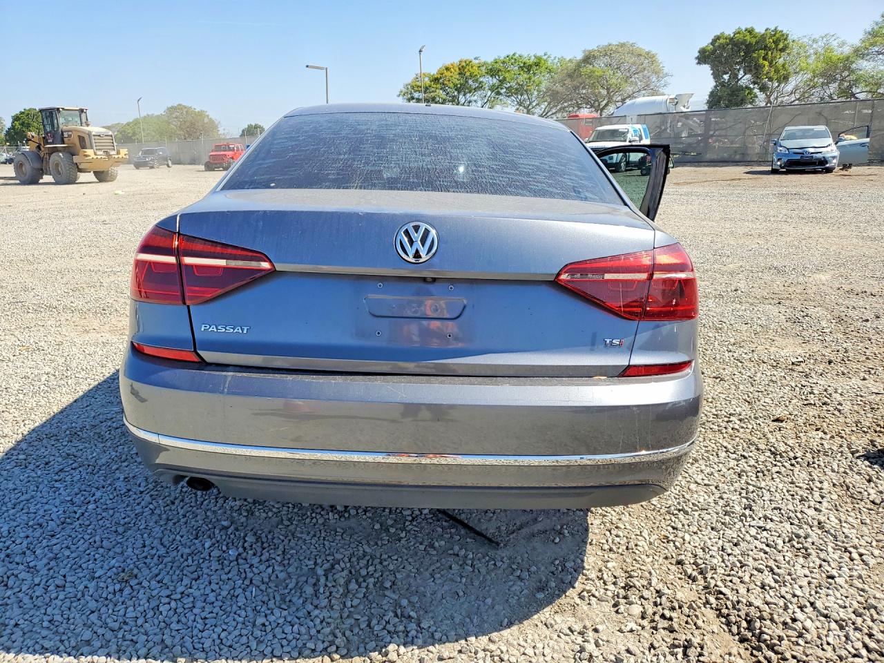 2018 VOLKSWAGEN PASSAT S photo 6