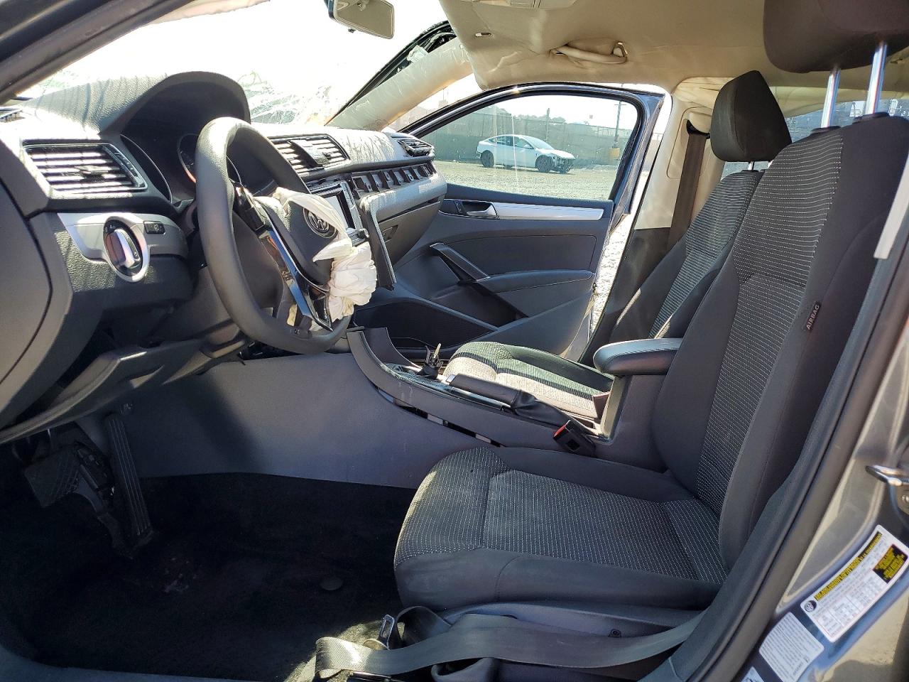 2018 VOLKSWAGEN PASSAT S photo 7