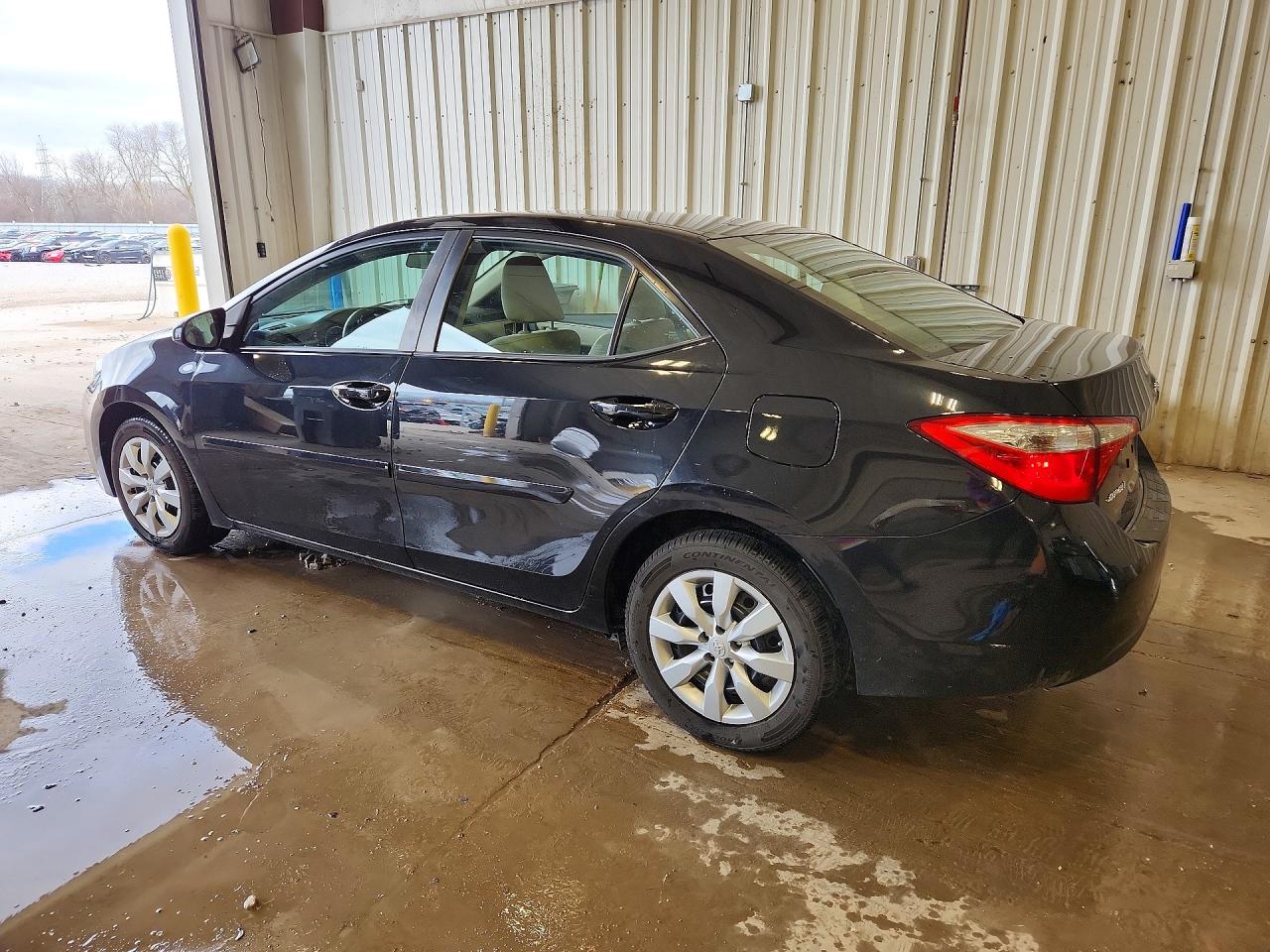 2015 TOYOTA COROLLA LE photo 3