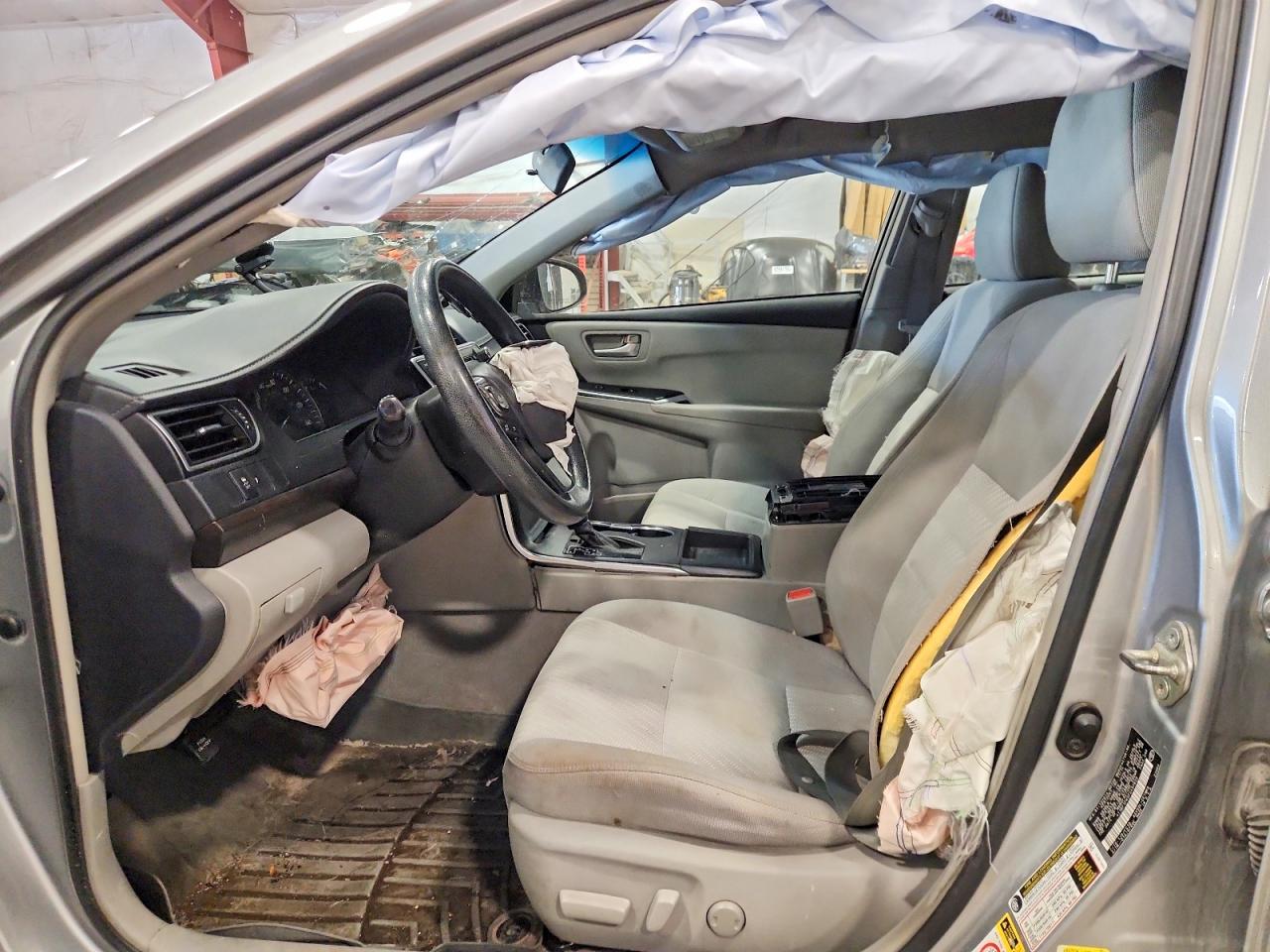 2015 TOYOTA CAMRY LE photo 13