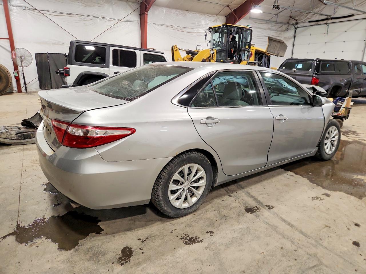 2015 TOYOTA CAMRY LE photo 5