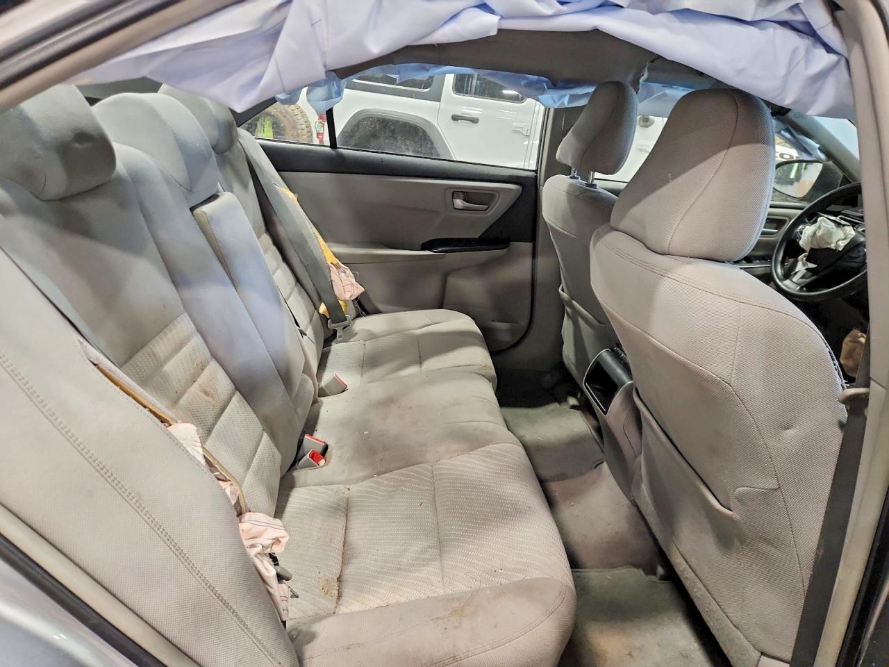 2015 TOYOTA CAMRY LE photo 19