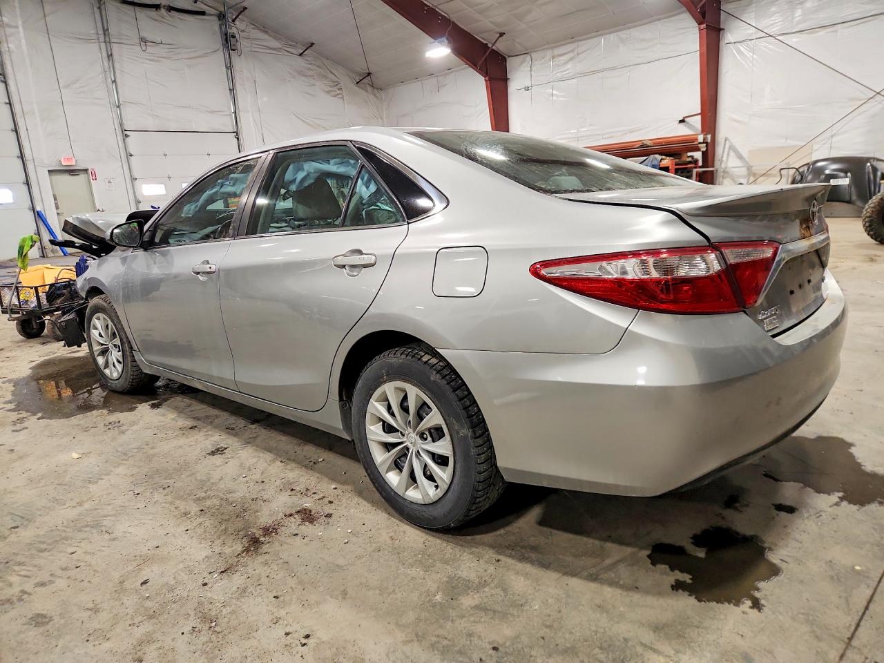 2015 TOYOTA CAMRY LE photo 3