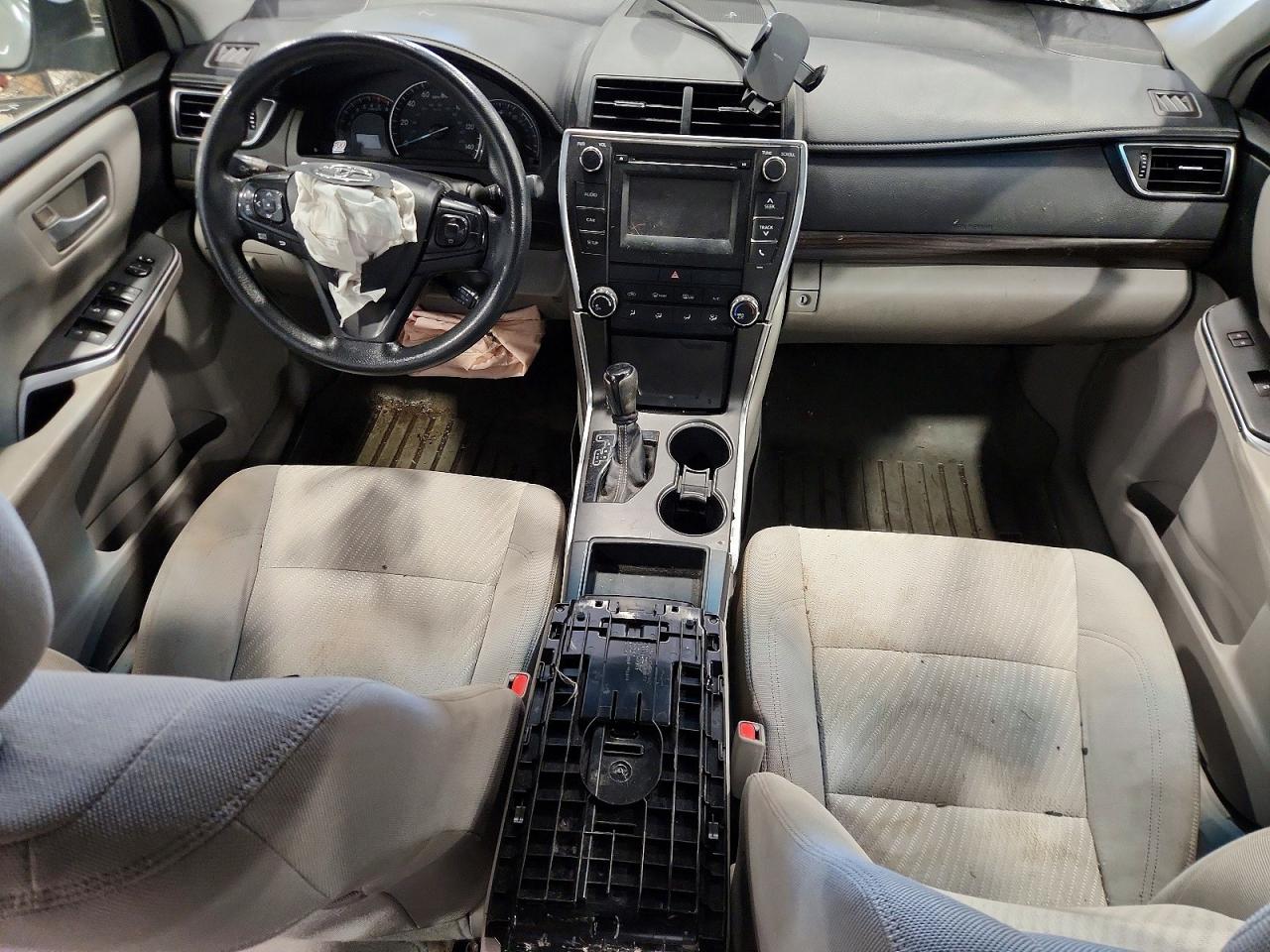 2015 TOYOTA CAMRY LE photo 15