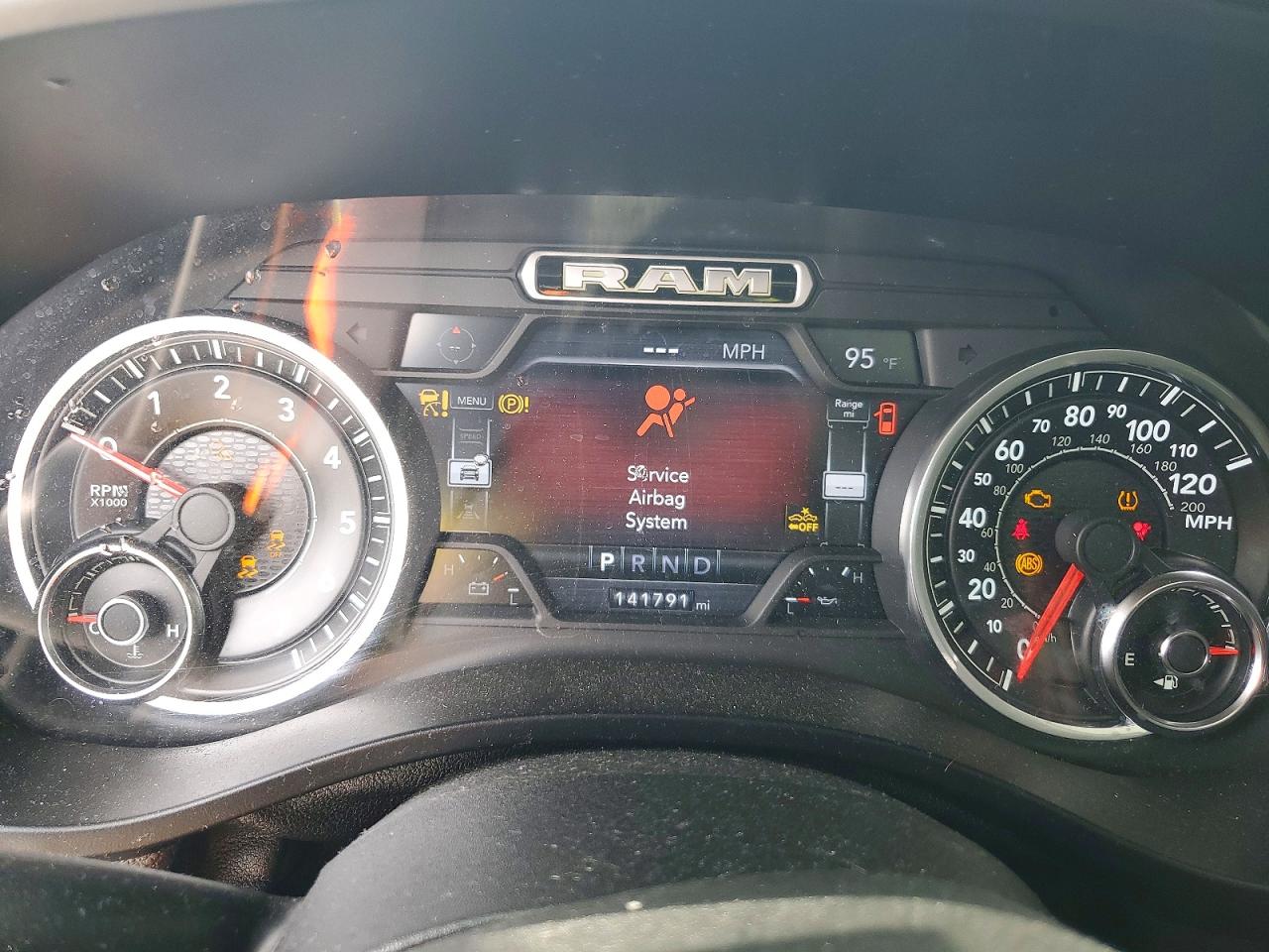 2019 RAM 1500 LARAMIE photo 9