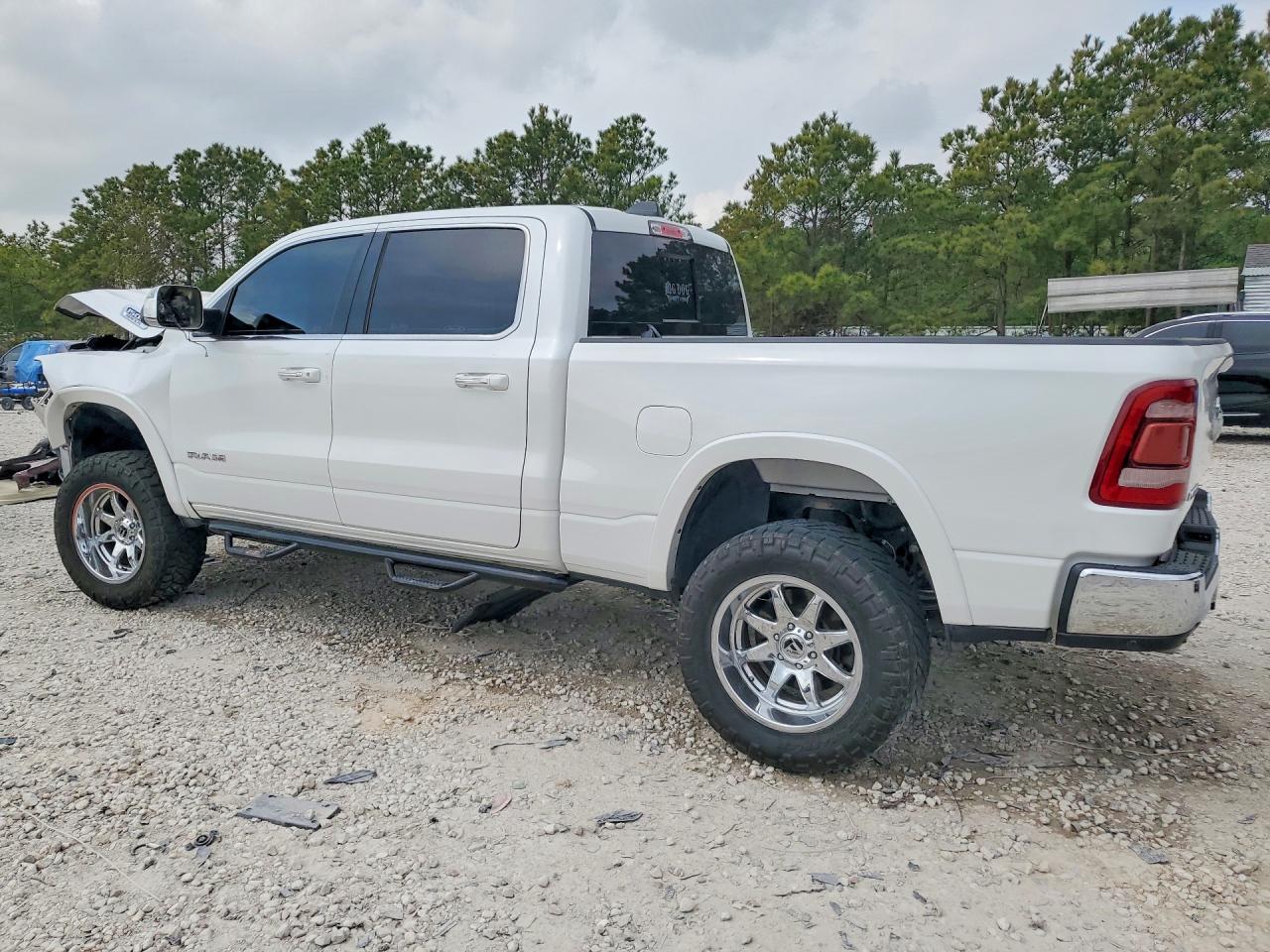 2019 RAM 1500 LARAMIE photo 2