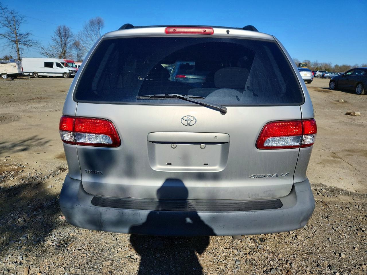 2002 TOYOTA SIENNA LE photo 16