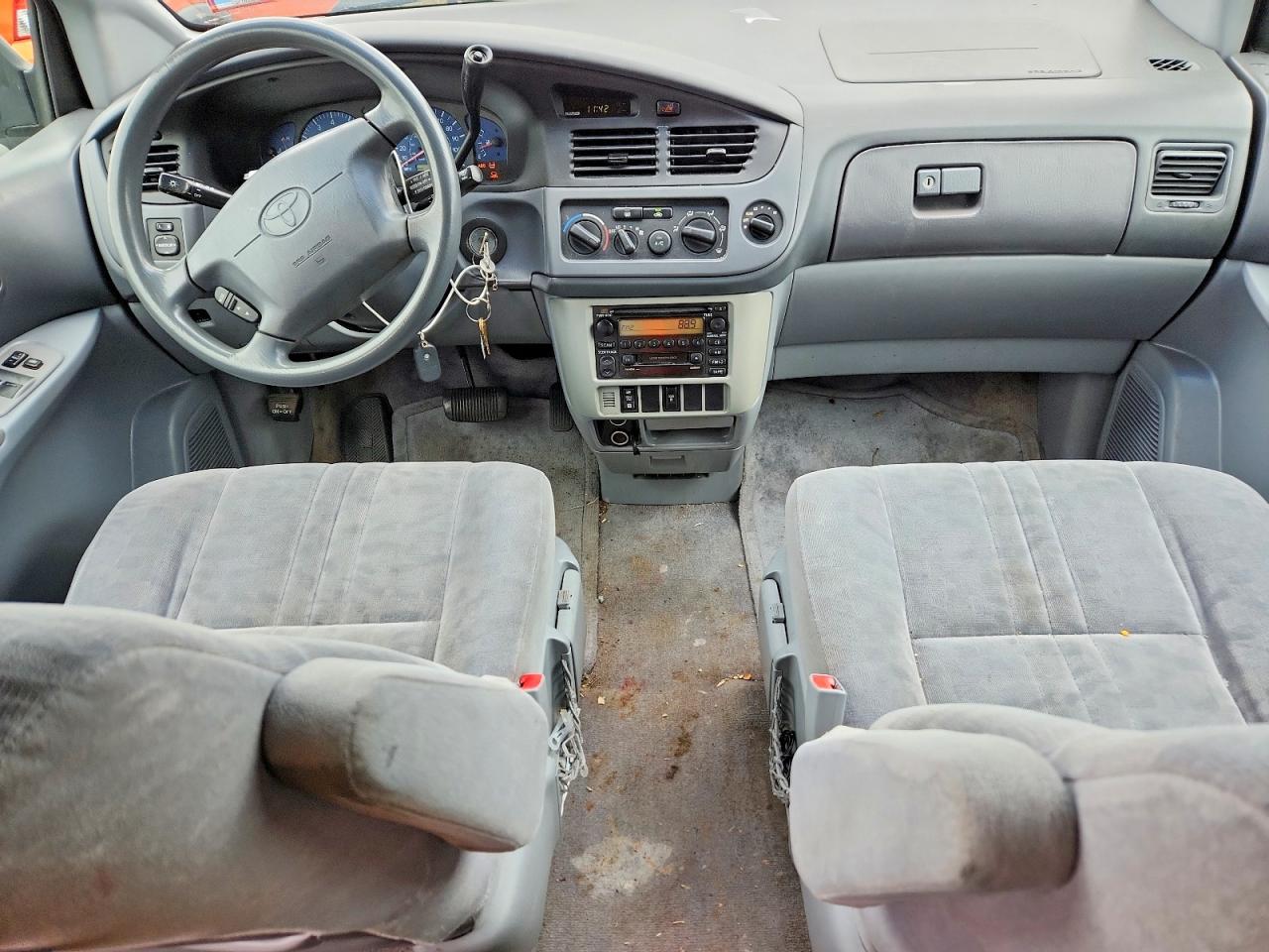 2002 TOYOTA SIENNA LE photo 22
