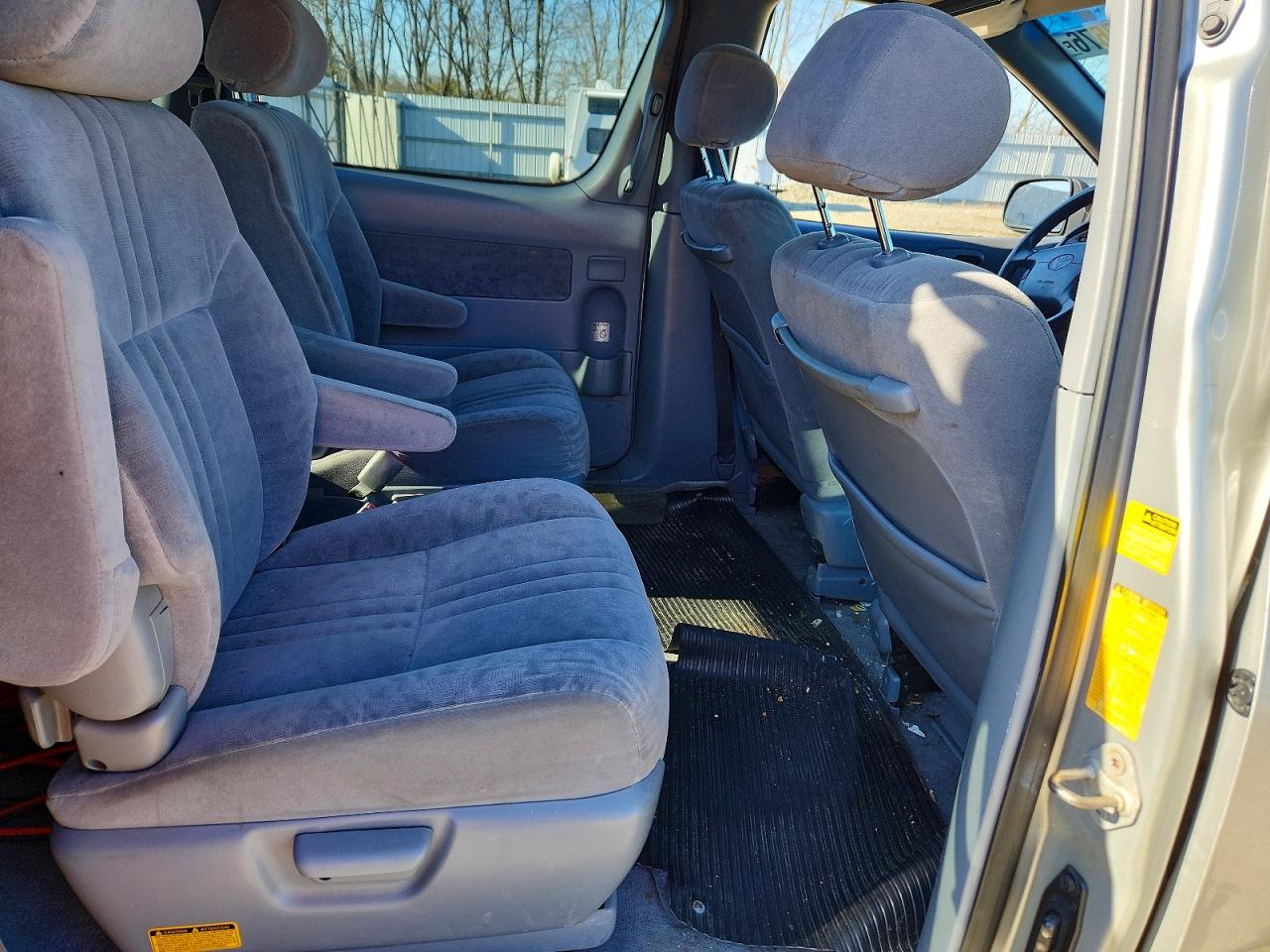 2002 TOYOTA SIENNA LE photo 31