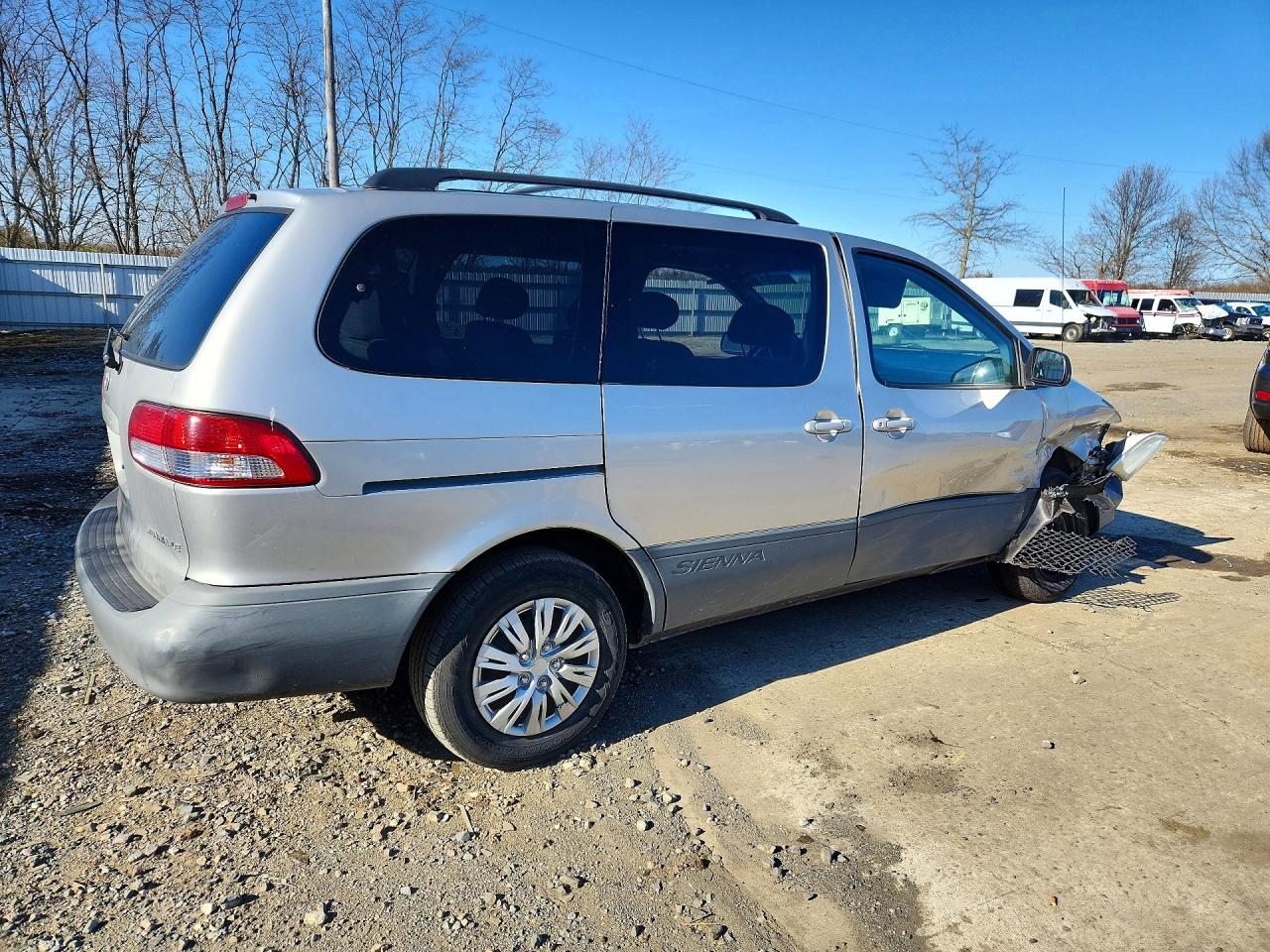 2002 TOYOTA SIENNA LE photo 7