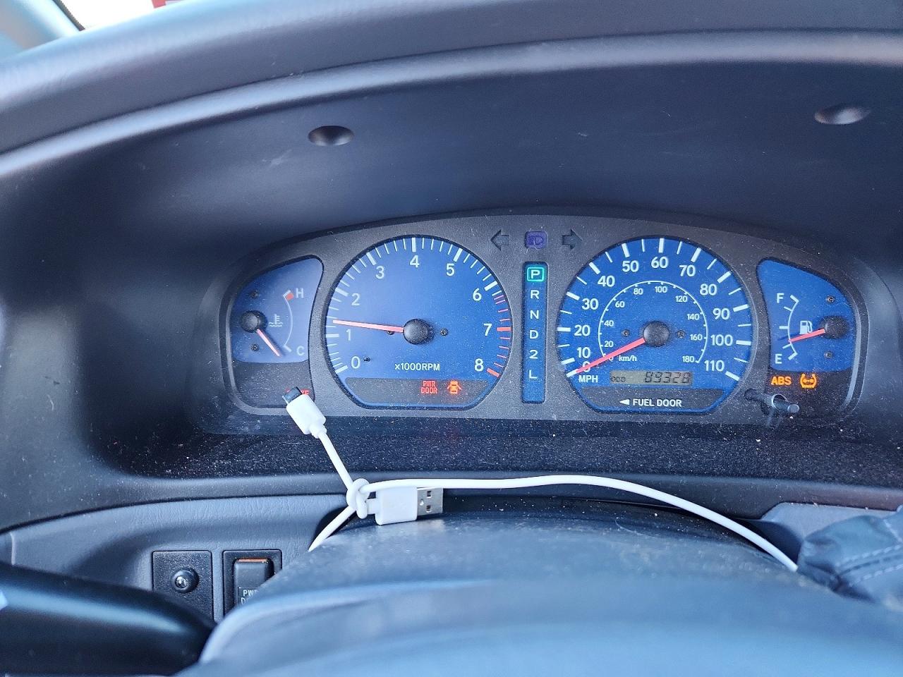 2002 TOYOTA SIENNA LE photo 25