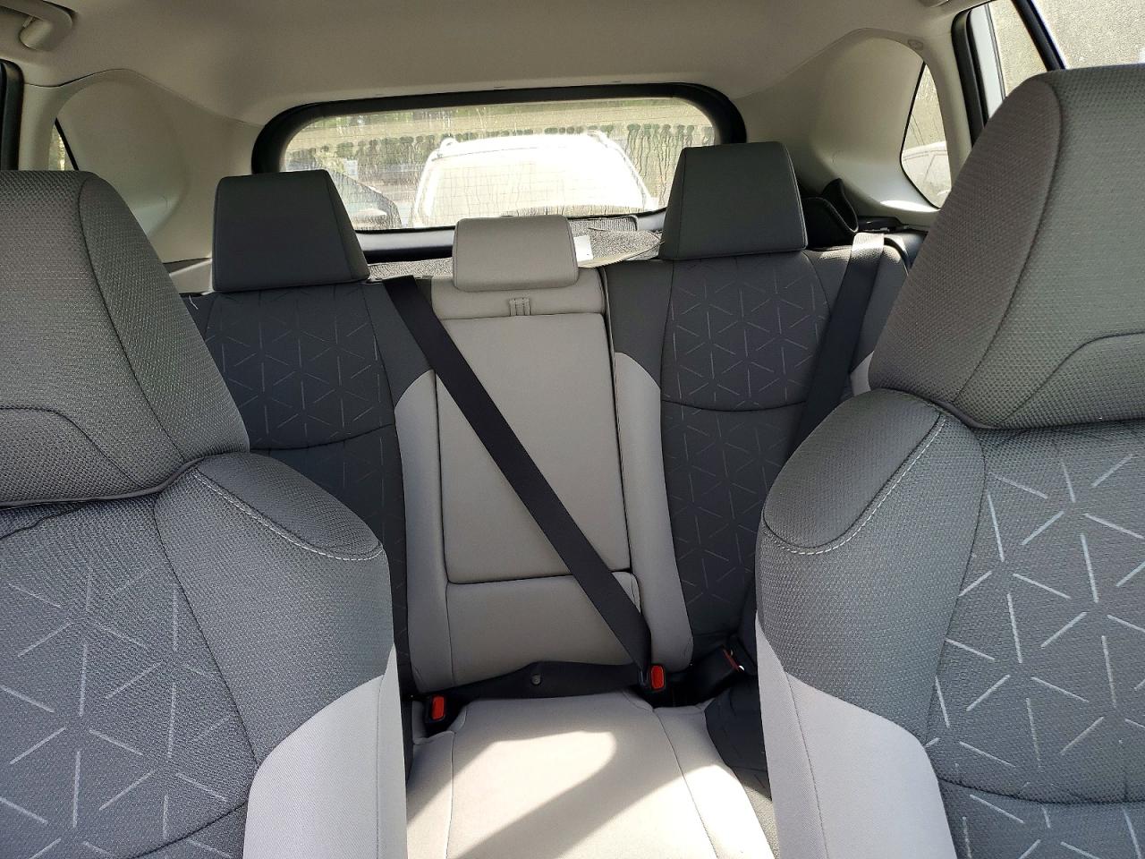 2025 TOYOTA RAV4 XLE photo 19