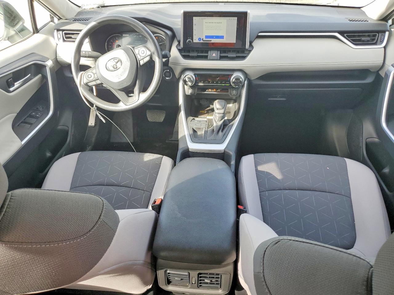 2025 TOYOTA RAV4 XLE photo 15