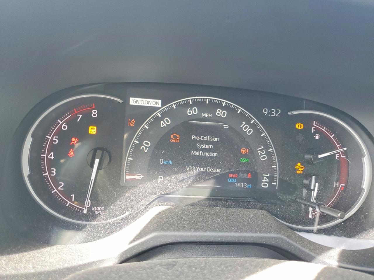 2025 TOYOTA RAV4 XLE photo 17