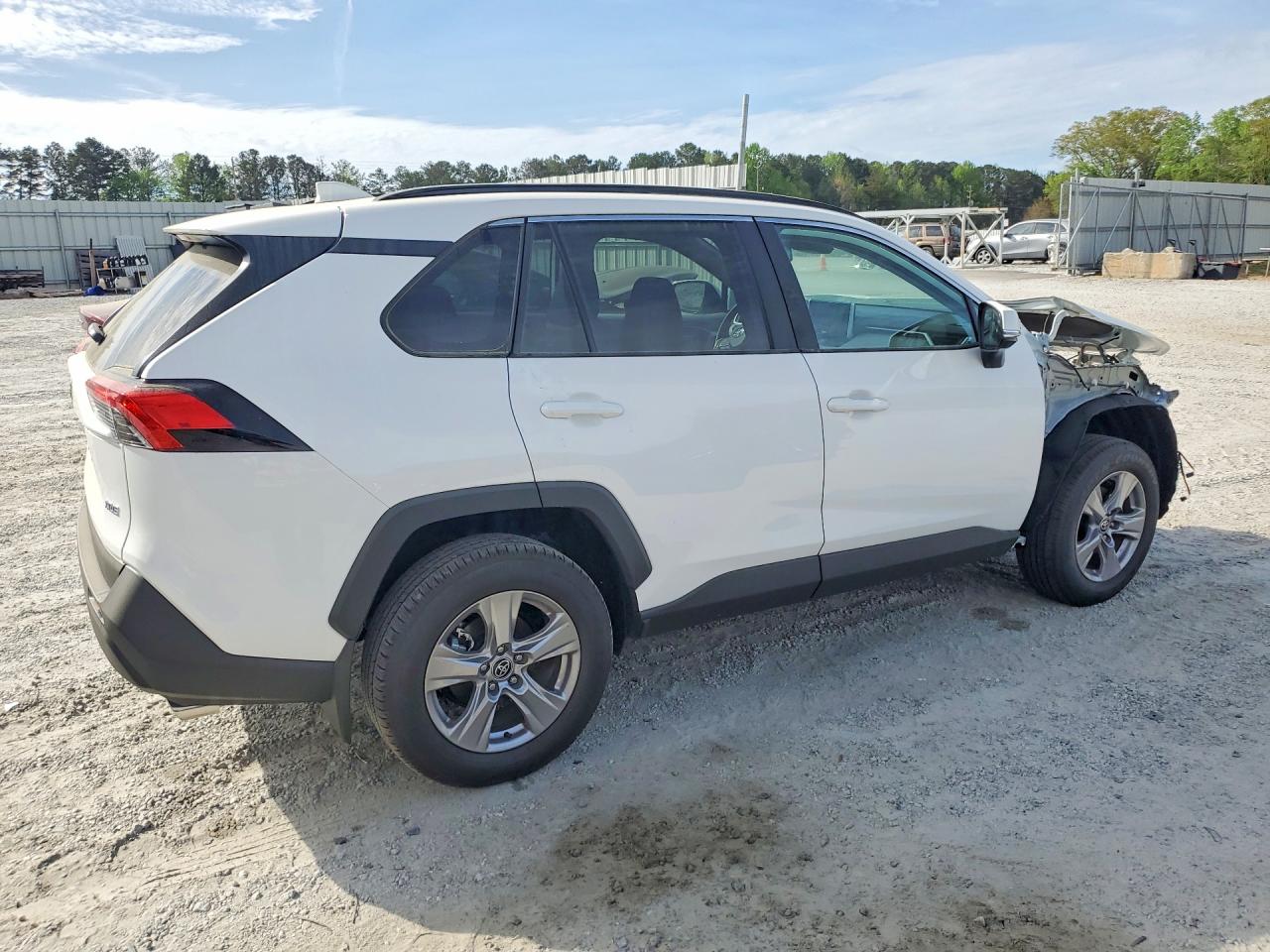 2025 TOYOTA RAV4 XLE photo 5