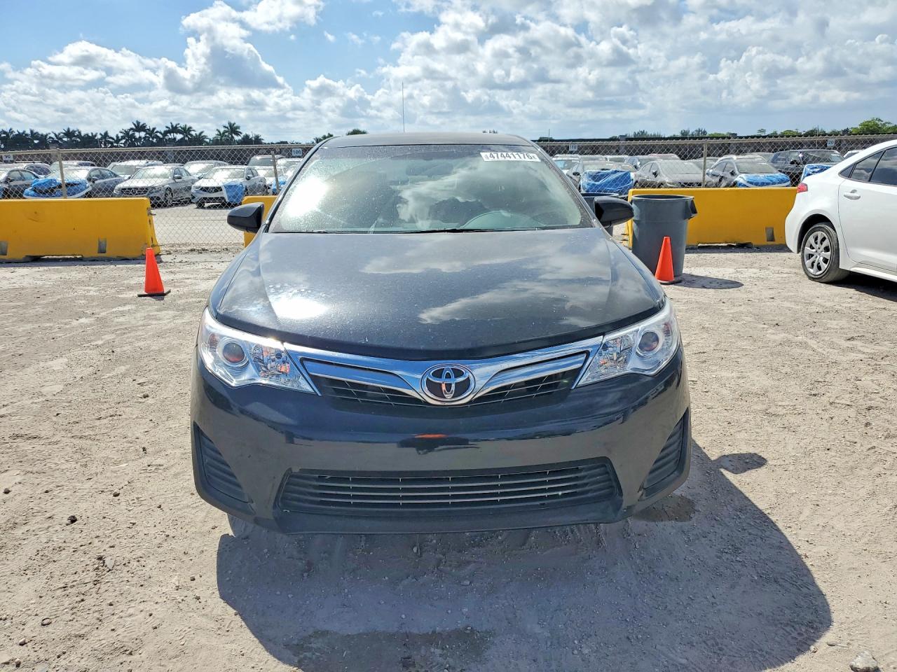 2013 TOYOTA CAMRY LE photo 5