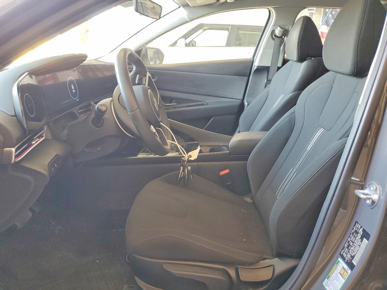 2025 HYUNDAI ELANTRA SEL CONVENIENCE photo 13