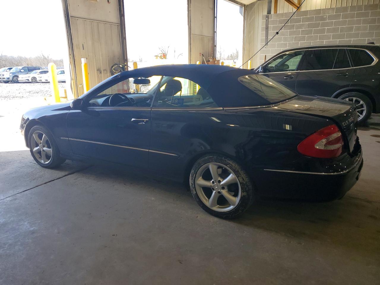 2005 MERCEDES-BENZ CLK 320 photo 3