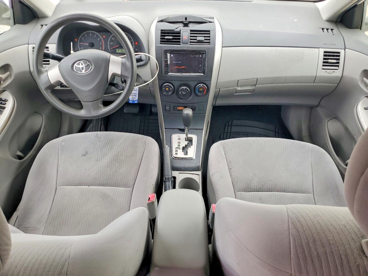2010 TOYOTA COROLLA LE photo 15
