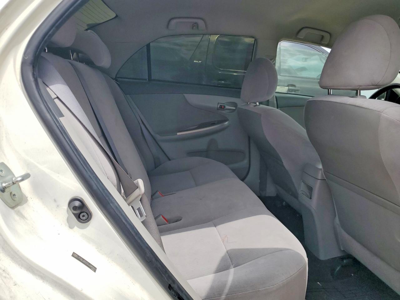 2010 TOYOTA COROLLA LE photo 19