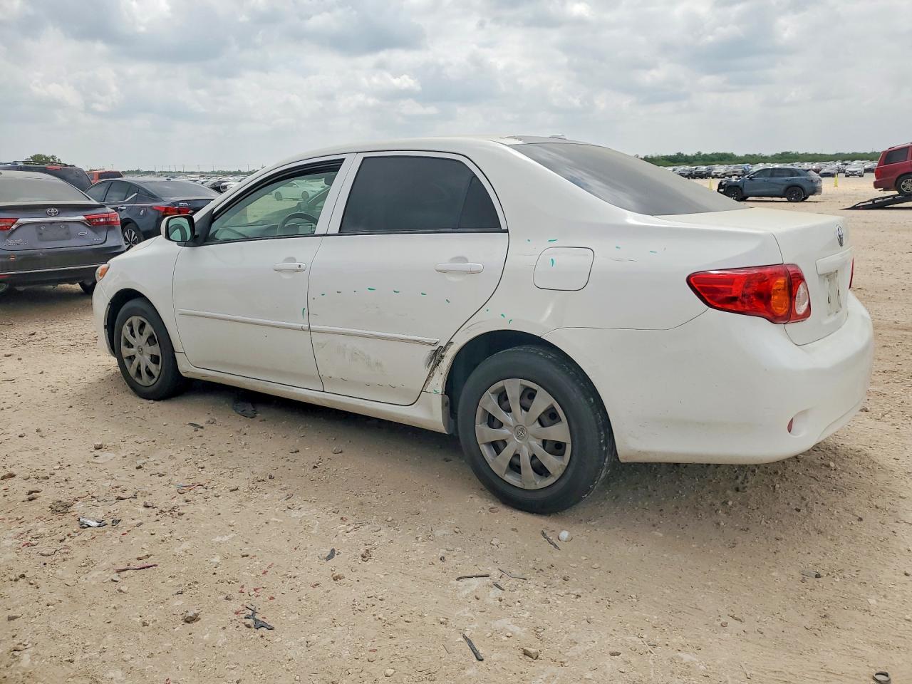 2010 TOYOTA COROLLA LE photo 3
