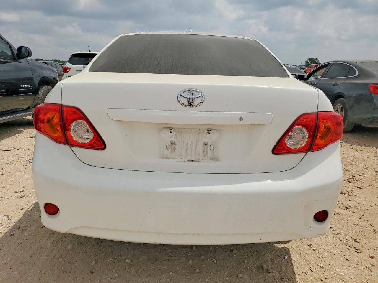 2010 TOYOTA COROLLA LE photo 11