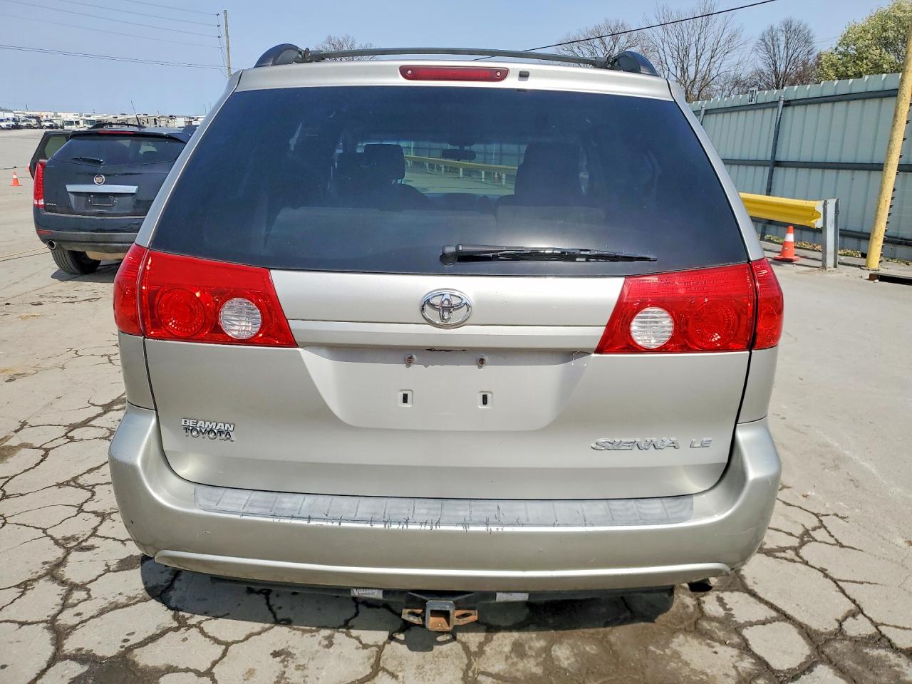 2007 TOYOTA SIENNA LE 7-PASSENGER photo 6