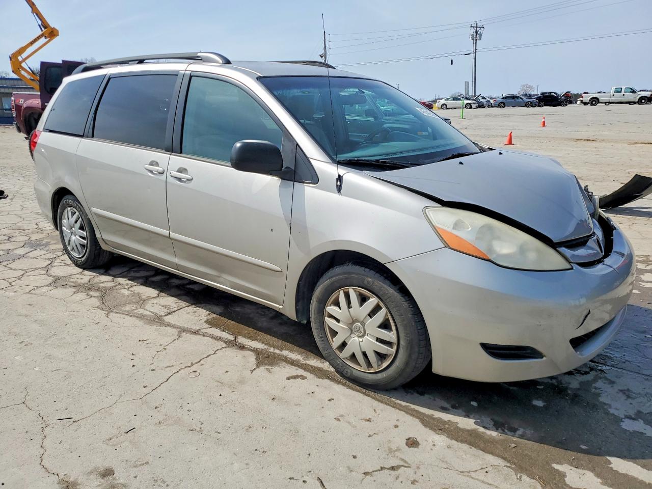2007 TOYOTA SIENNA LE 7-PASSENGER photo 4
