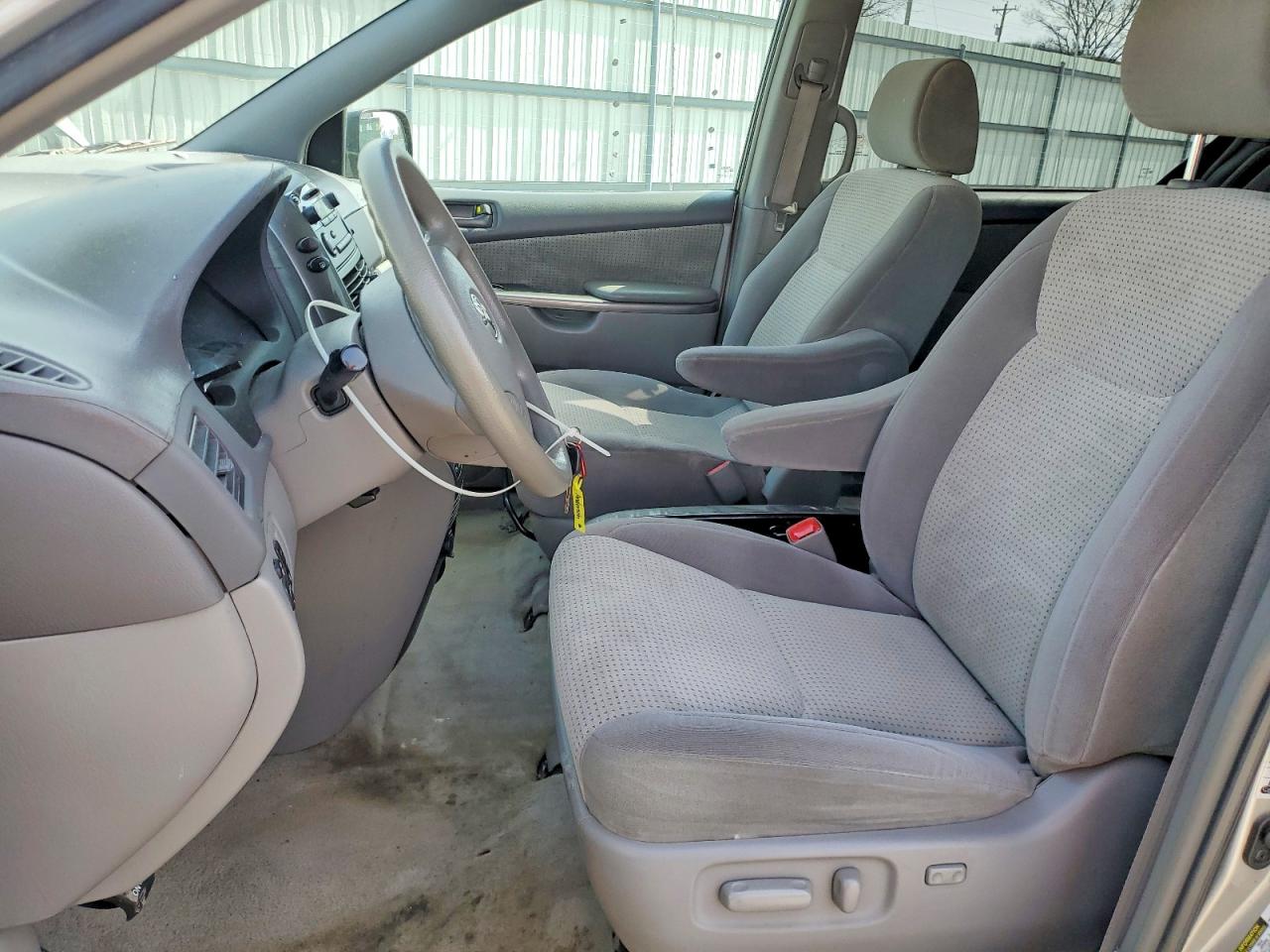 2007 TOYOTA SIENNA LE 7-PASSENGER photo 7