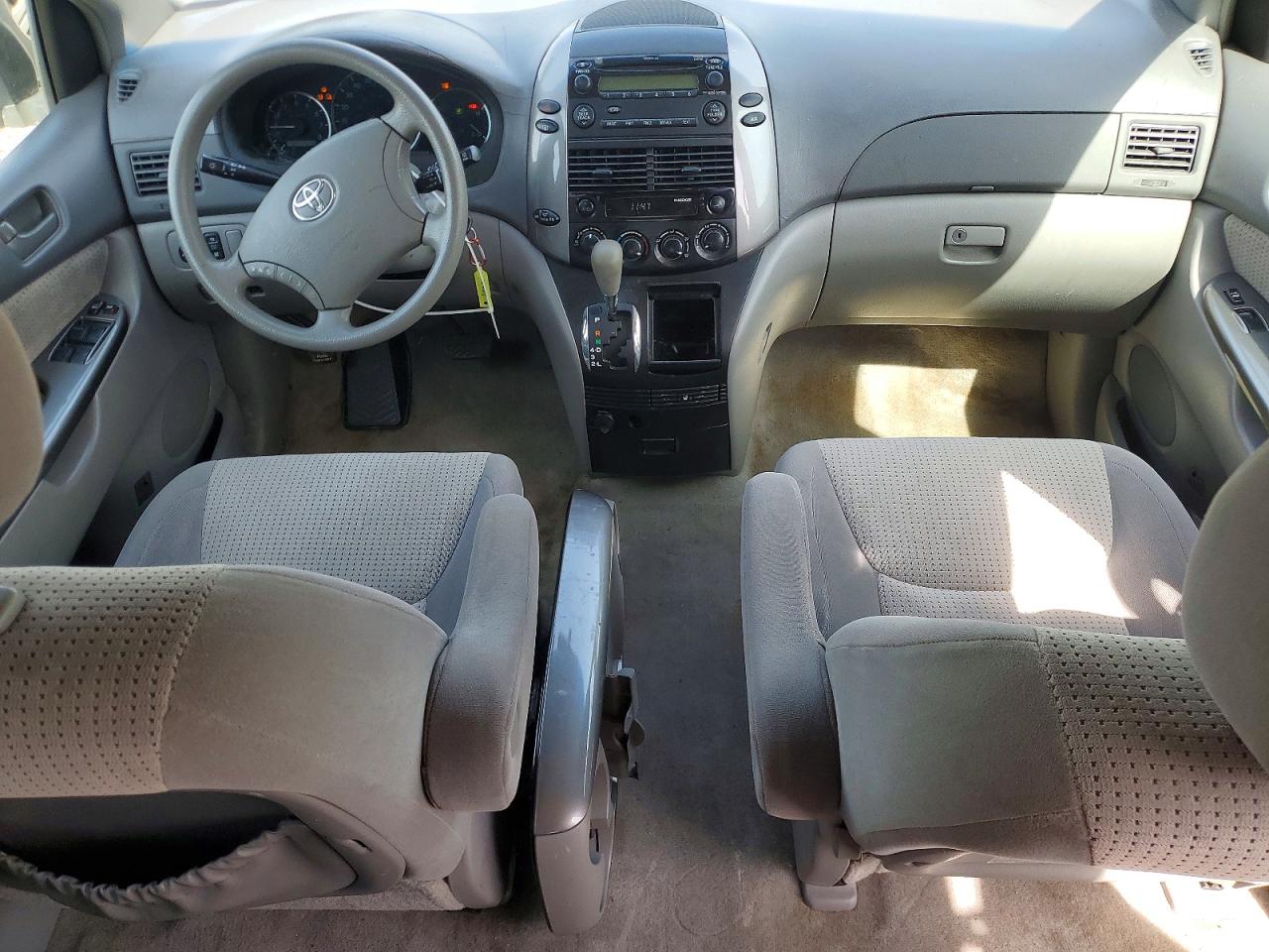 2007 TOYOTA SIENNA LE 7-PASSENGER photo 8