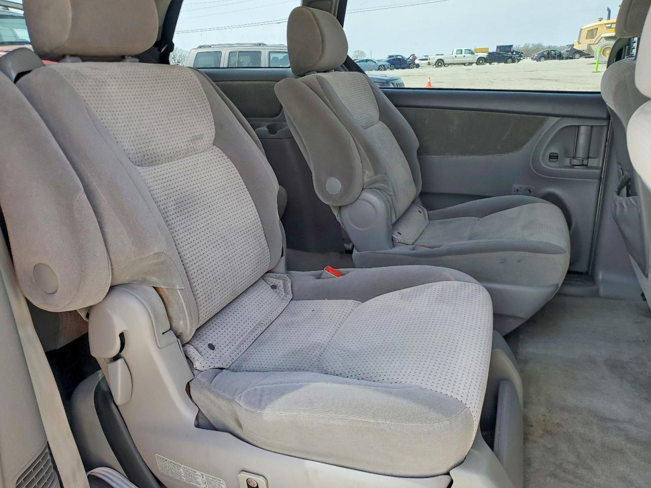2007 TOYOTA SIENNA LE 7-PASSENGER photo 11