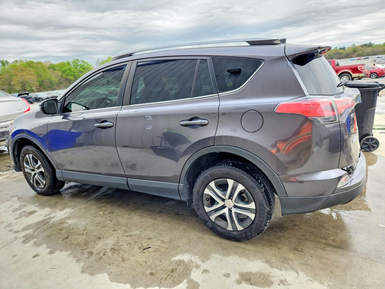 2018 TOYOTA RAV4 LE photo 3