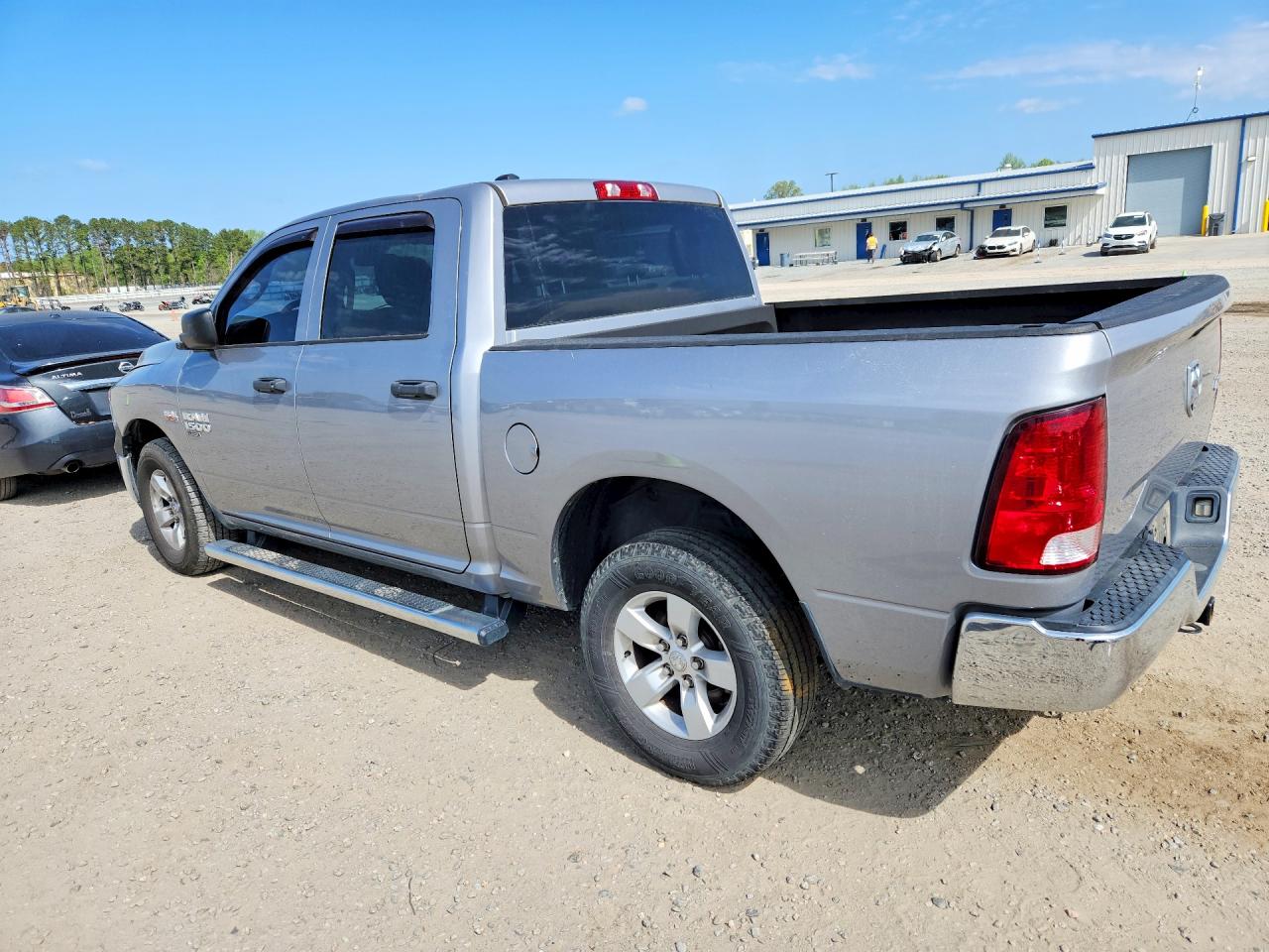 2021 RAM 1500 CLASSIC SSV photo 3