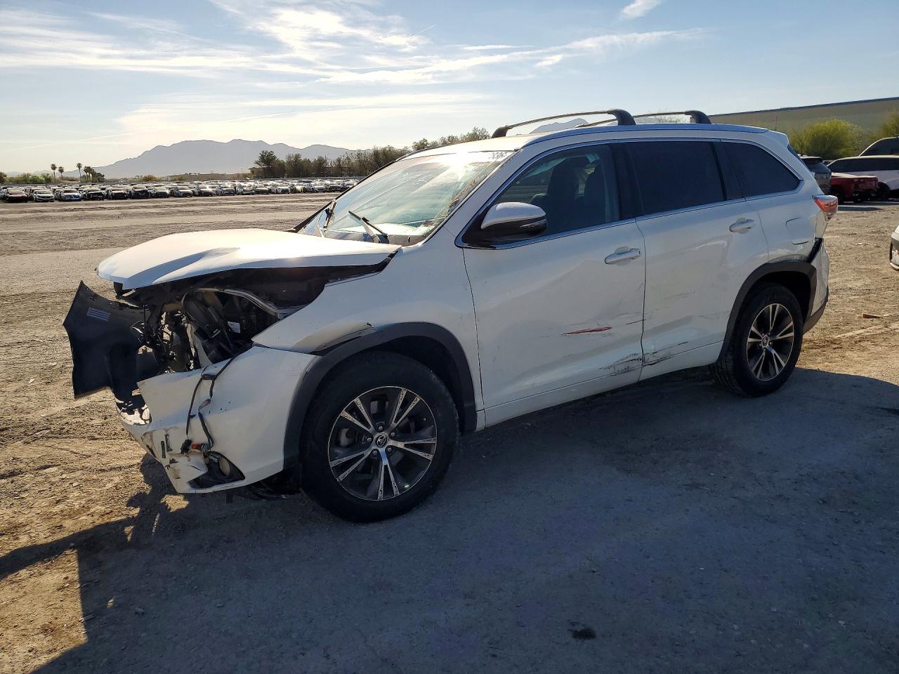 2016 TOYOTA HIGHLANDER
