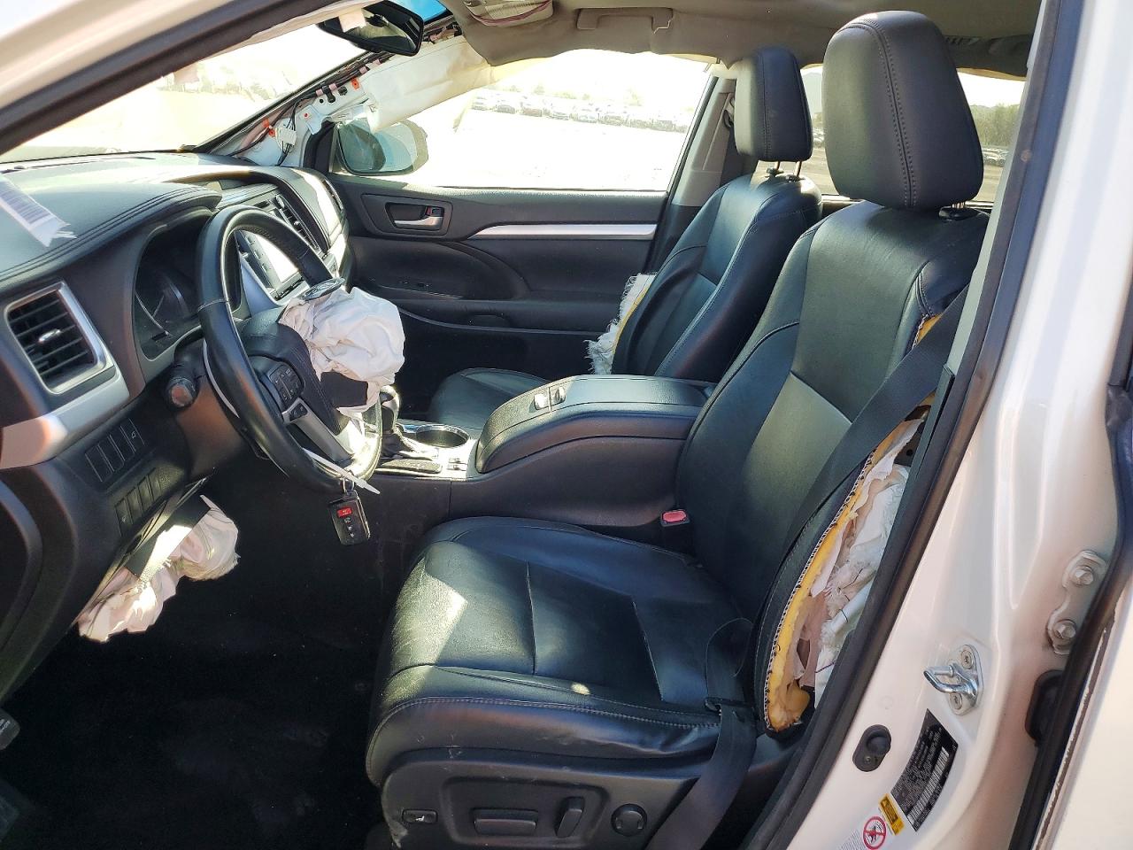 2016 TOYOTA HIGHLANDER XLE photo 13