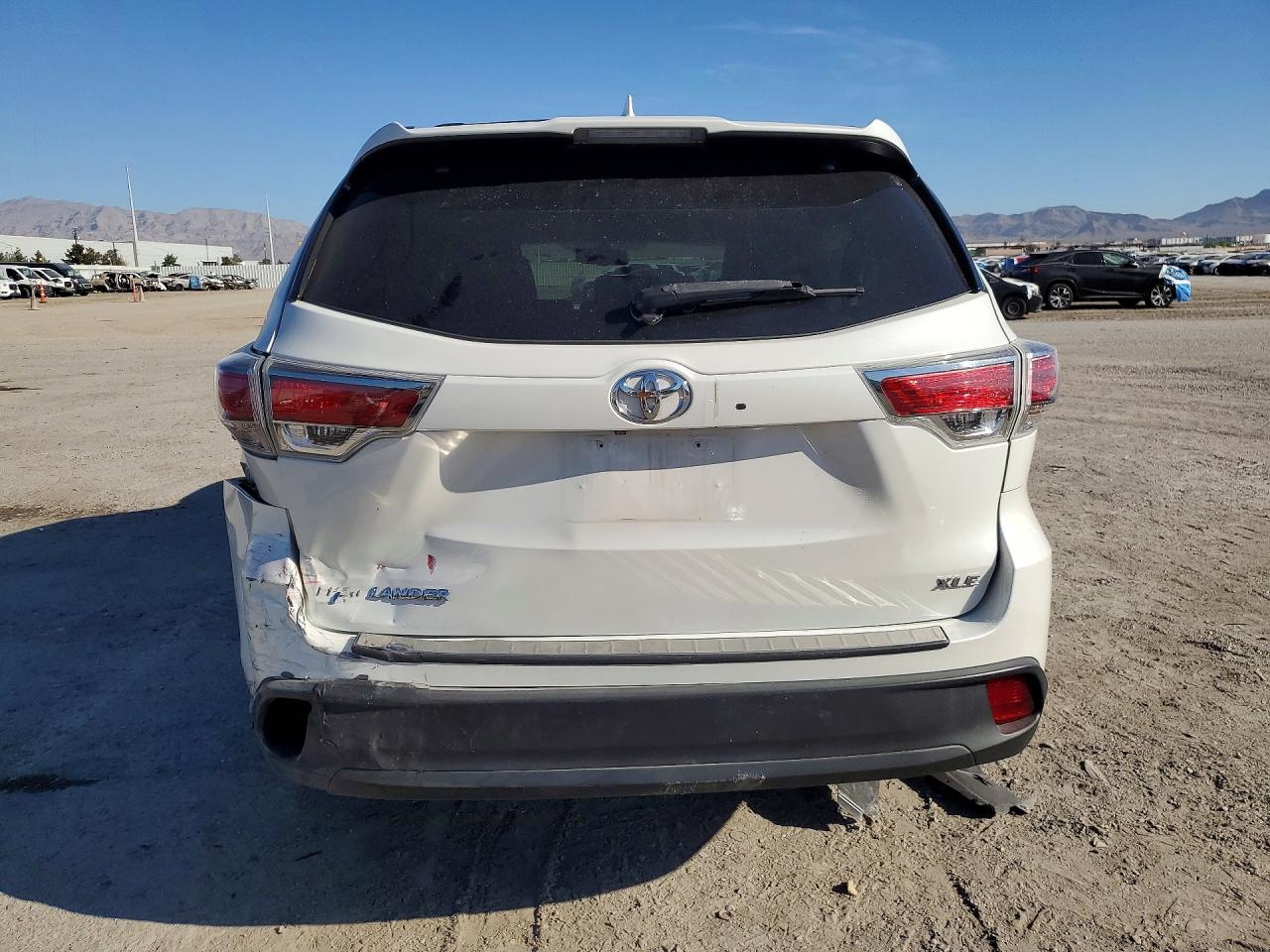 2016 TOYOTA HIGHLANDER XLE photo 11
