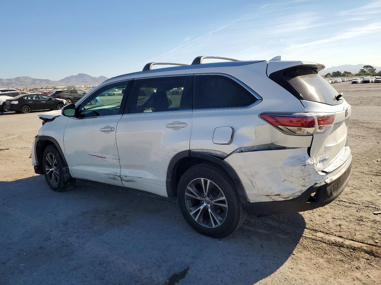 2016 TOYOTA HIGHLANDER XLE photo 3